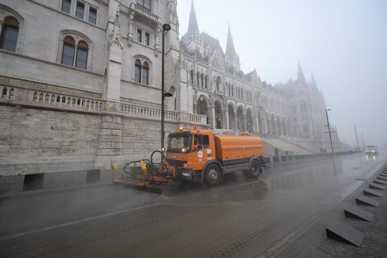 Már nincs víz alatt az alsó rakpart Budapesten
