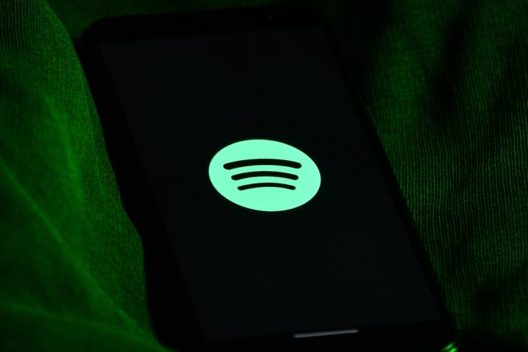 Minden hatodik munkavállalóját elküldi a Spotify