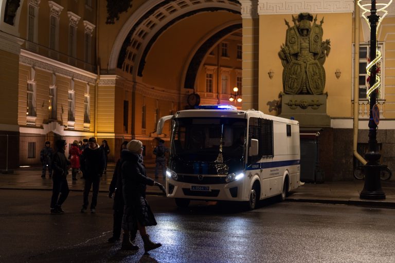 Egy iskoláslány nyitott tüzet egy brjanszki gimnáziumban, majd megölte magát