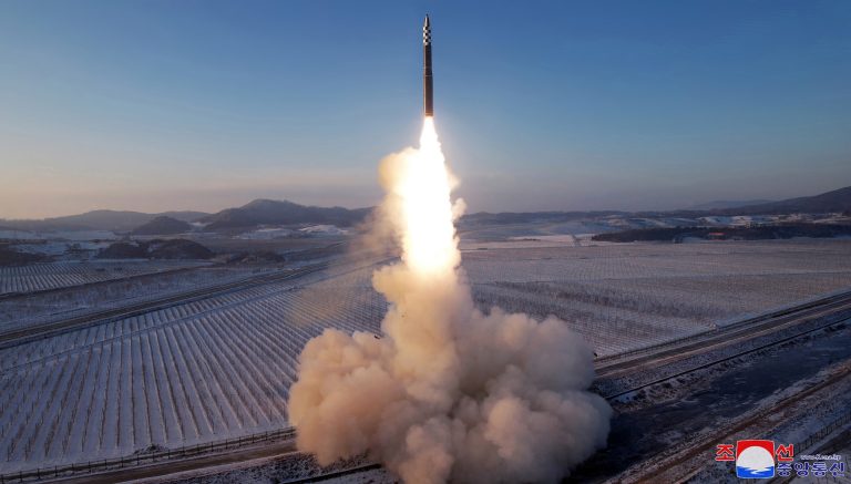 Rakétakilövéssel kezdte a 2024-es évet Észak-Korea, Japán már elemzi a helyzetet