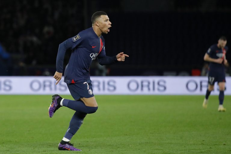 Mbappé azt állítja, még mindig nem döntött a PSG új szerződéséről