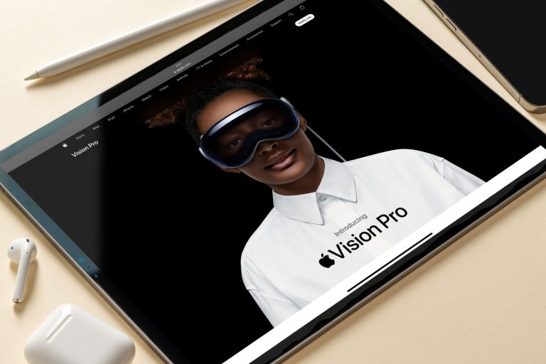 Hivatalos: februárban debütál az Apple Vision Pro, januárban indulnak az előrendelések