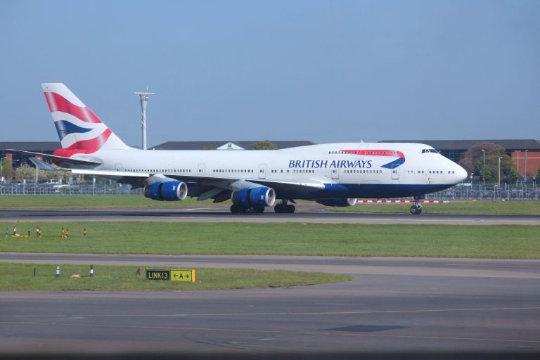 Sajtóértesülések szerint „elrabolták és megkínozták” a British Airways egyik pilótáját