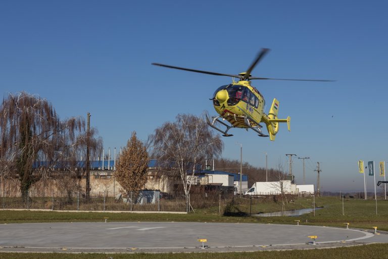 Mentőhelikoptert riasztottak Dunaújvárosban egy gimnáziumhoz