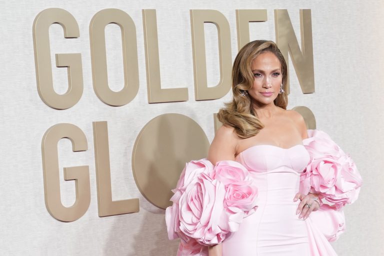 Jennifer Lopez istennőként jelent meg a Golden Globe-on