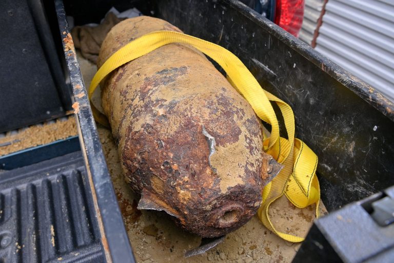 A csepeli szabadkikötőben egy második világháborús légibombára bukkantak