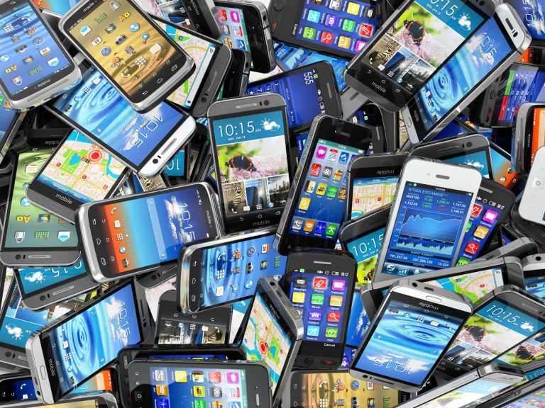 „Passzold vissza, Tesó!”: 5 év alatt 130 gyűjtőponton 1800 kg mobiltelefon került visszagyűjtésre