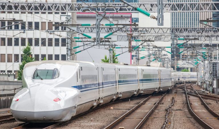 Négy embert megkéseltek egy vonaton, a tokiói állomáson