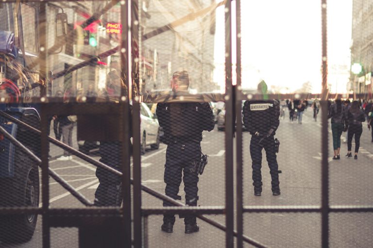 Több francia rendőr is felfüggesztett börtönbüntetést kapott