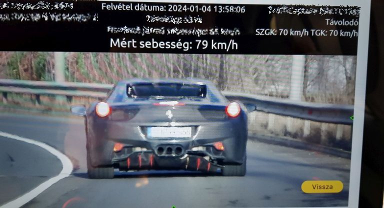 Ferrarival száguldott Nógrád vármegyében, közel 400 ezres bírságot kapott