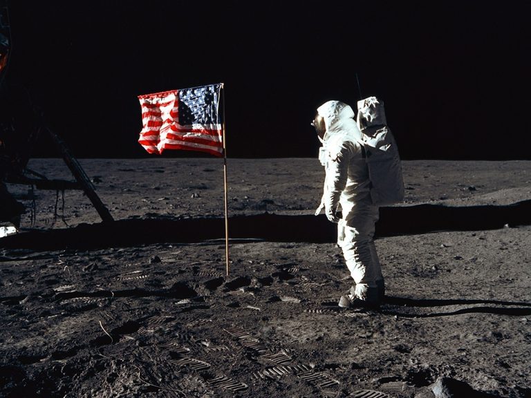 A tervezettnél előbb lépett a Holdra Neil Armstrong