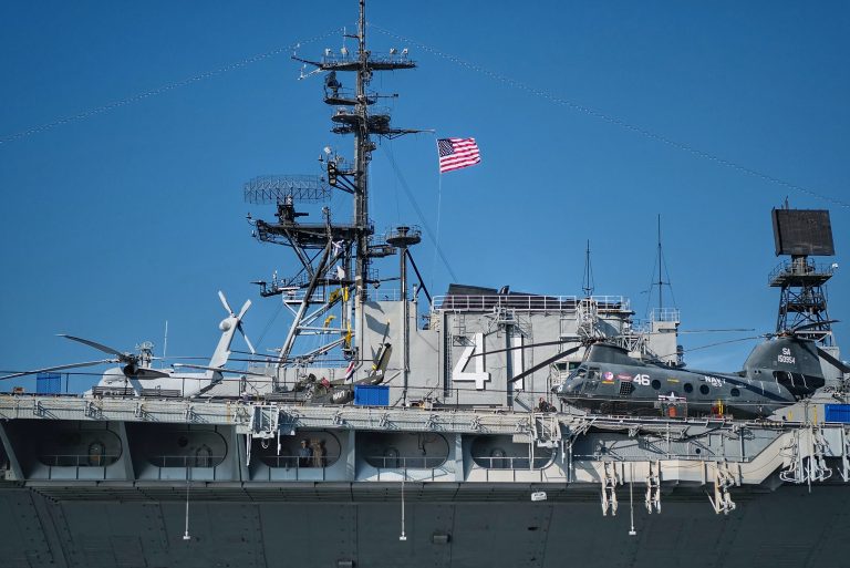 Rakétatámadást indítottak az USA hadseregének egyik hadihajója ellen