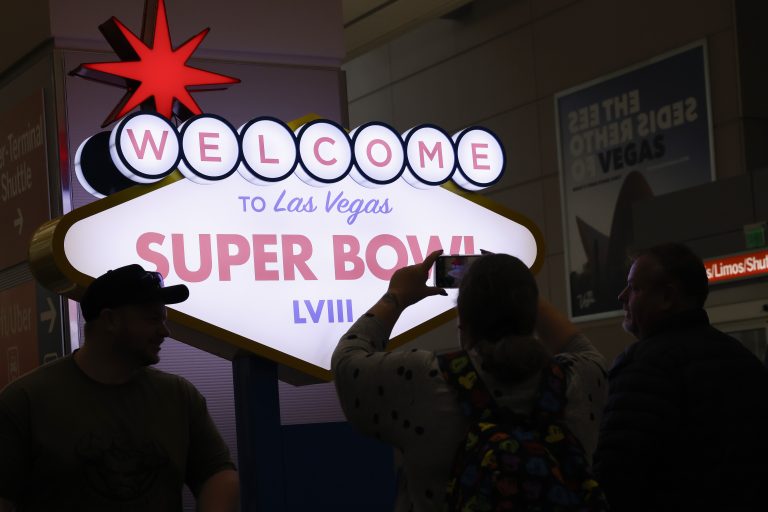 Mennyibe kerül egy reklám az idei Super Bowl-on?