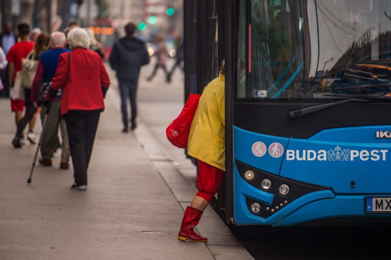 Nem rajongnak a fővárosiak az első ajtós felszállásért, mégis kiterjeszti a BKK az intézkedést