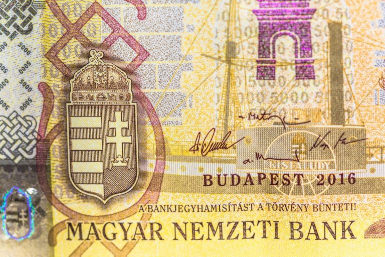 Nem bírta a hajrát, pénteken ismét gyengült a forint