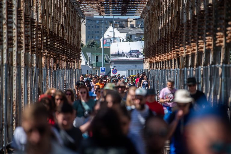 Rettenetes állapotban van a Sziget fesztivál ikonikus hídja, felfalja a rozsda