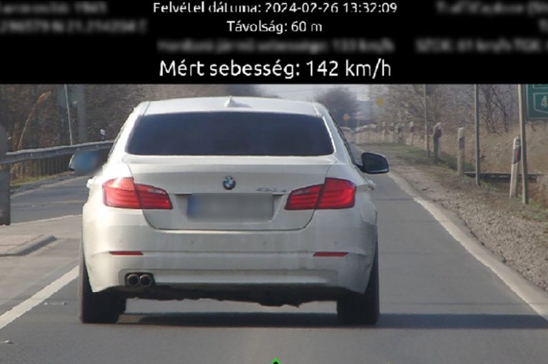 142 km/órával hajtott egy BMW az 50-es táblánál Bárándon, 390 ezres bírság lett a vége