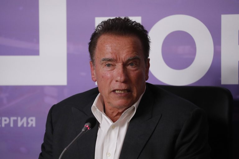Arnold Schwarzenegger fájdalmas búcsút vett a Predator és a Rocky-filmek elhunyt sztárjától