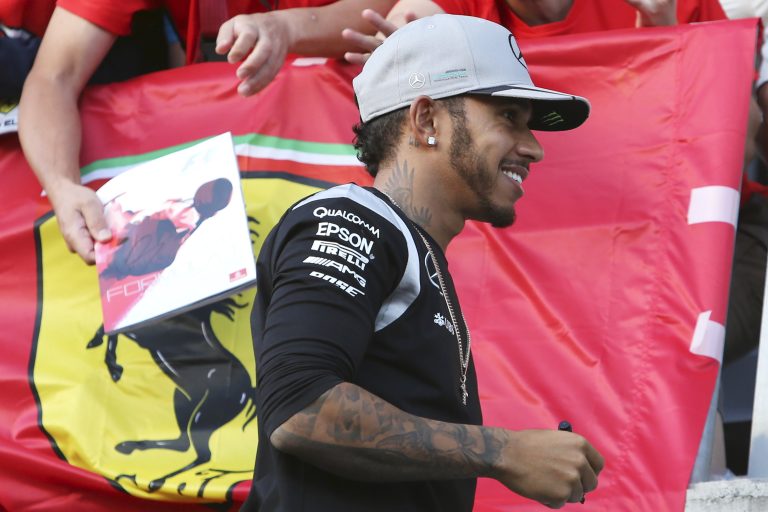 Hivatalossá vált, Lewis Hamilton aláírt a Ferrarihoz a Forma-1-ben
