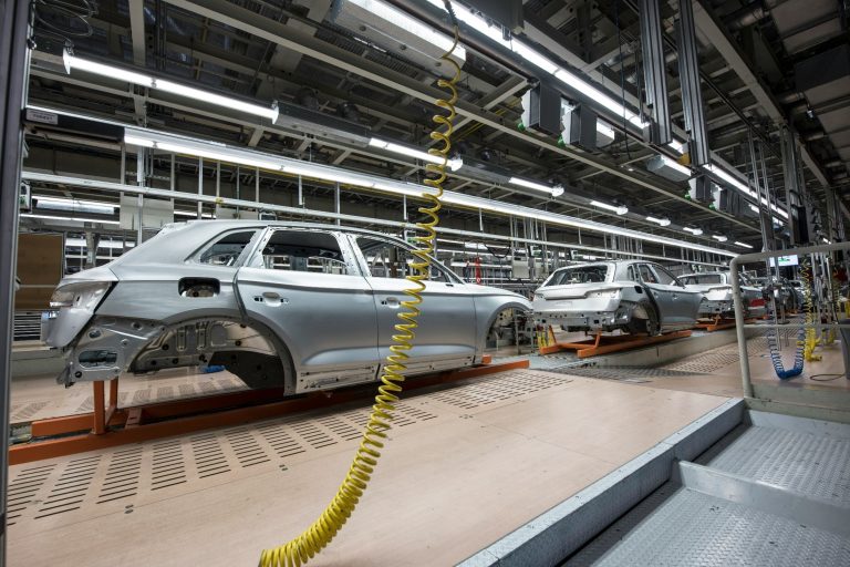 Alkatrészhiány miatt csökkenti termelését az Audi brüsszeli gyárában