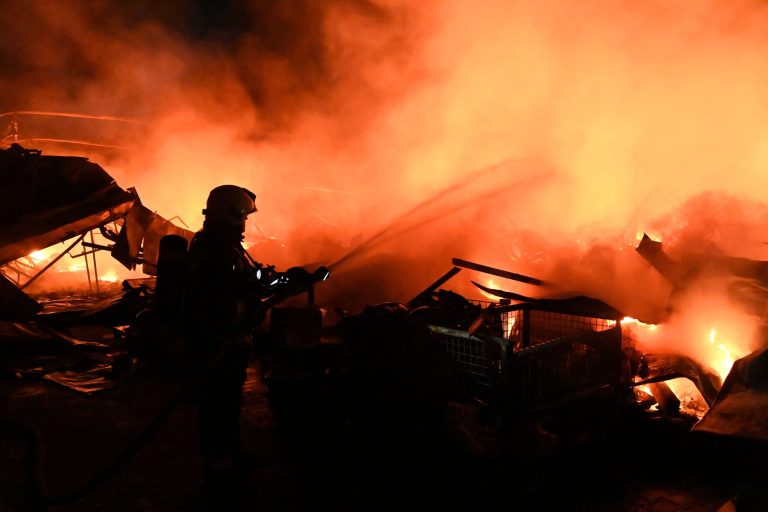 Kigyulladt egy családi ház Körösnagyharsányban, öt vízsugárral oltották a lángokat