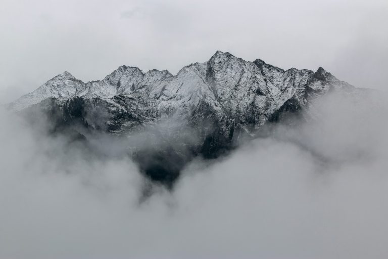 Tragédia az Alpokban, mélybe zuhant egy család túrázás közben