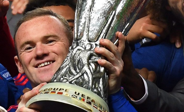 Csúfos edzői kudarca után már a Manchester United kispadjáról álmodozik Wayne Rooney