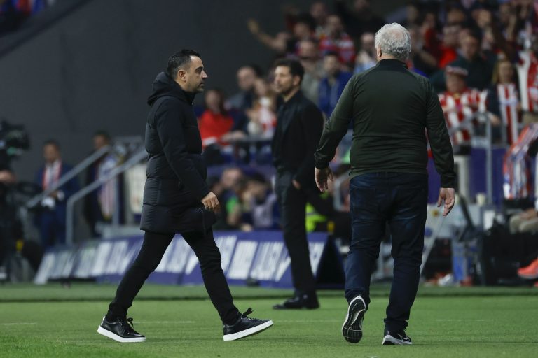 Videón a jelenet, amikor Xavit kiállítják az Atletico Madrid ellen