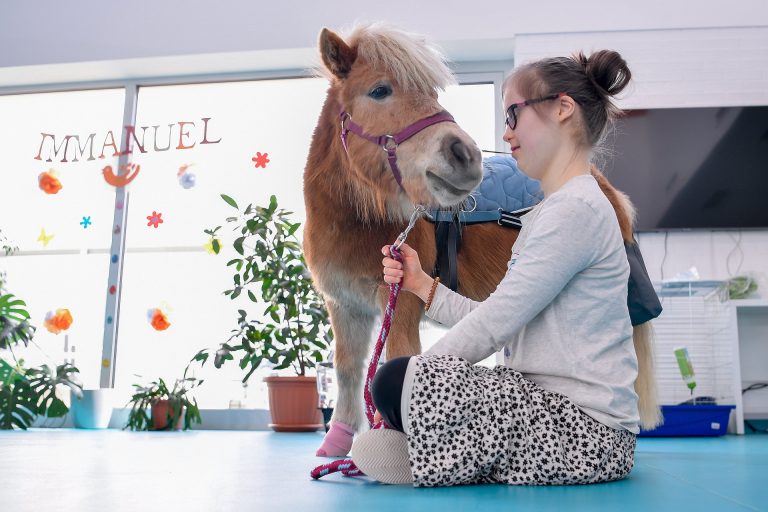 Újfajta támogatással segítenék a sérült gyermekeiket egyedül nevelő szülőket