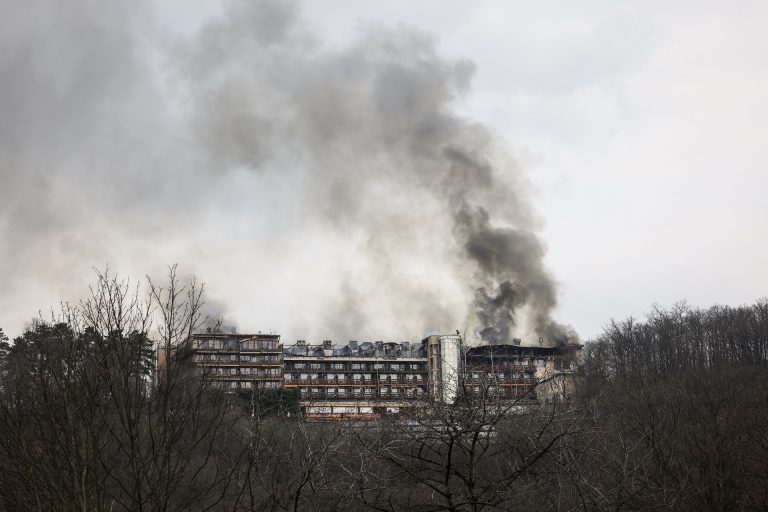 Elfojtották a hatalmas lángokat a visegrádi Silvanus Hotelben