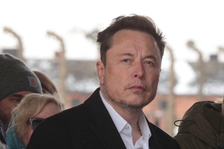 128 millió dollárra perelték Elon Muskot az elbocsátott Twitter-vezérek