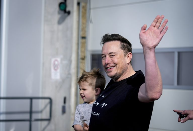 Elon Musknak ketamint írtak fel orvosai, de az X-re „szinte mindig” józanul posztol