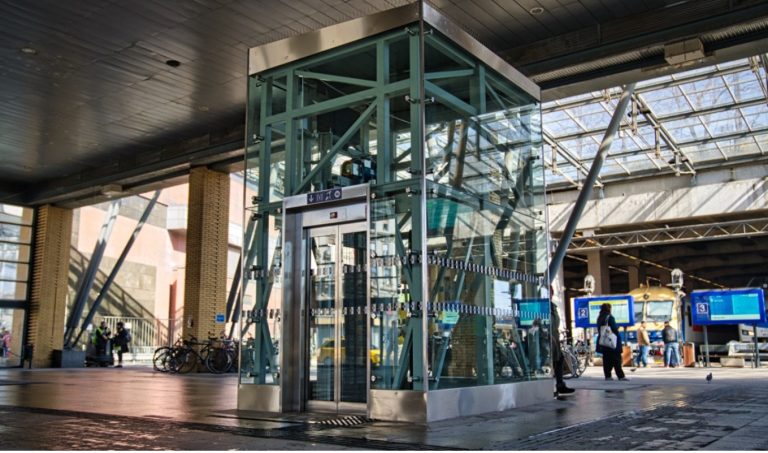 Már használhatják az utasok a Nyugati pályaudvar új liftjét