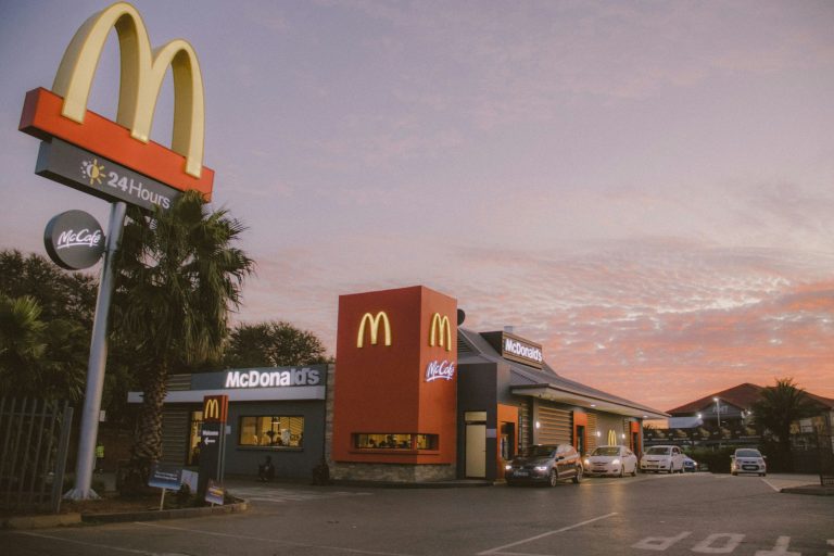 Informatikai problémák miatt számos országban ellehetetlenült az ételrendelés a McDonald’s éttermeiben