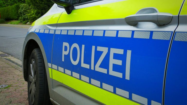 Rendőrségi kutyákat és drónokat is bevetettek, de két késes támadás is történt Bécsben
