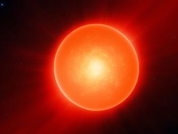 Csupán illúzió lehet az egyik legnagyobb ismert vörös óriás szokatlanul gyors forgása