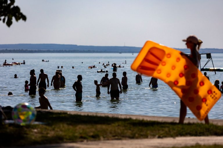 A nyárias idő miatt sorra nyitnak ki a hazai strandok, komoly forgalomra számítanak