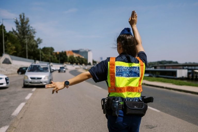 Jogosítvány nélkül száguldozó férfit fogtak a szegedi rendőrök