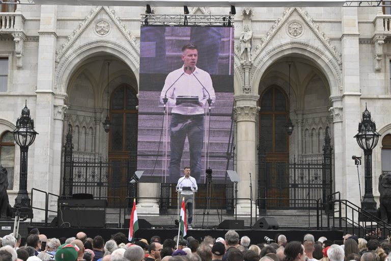 A rendőrség cáfolja Magyar Péter állítását a szombati tüntetés részvevőinek számáról