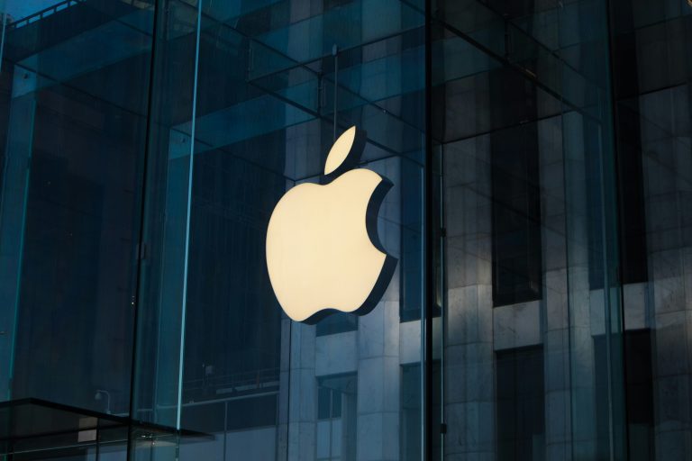 Apple-ügy: már rengeteg ügyfelet kártalanítottak