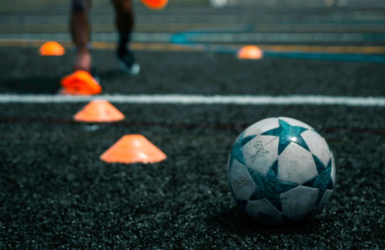 A brazil válogatott világbajnok kapuslegendája Magyarországon tanul, ajándékot is kapott