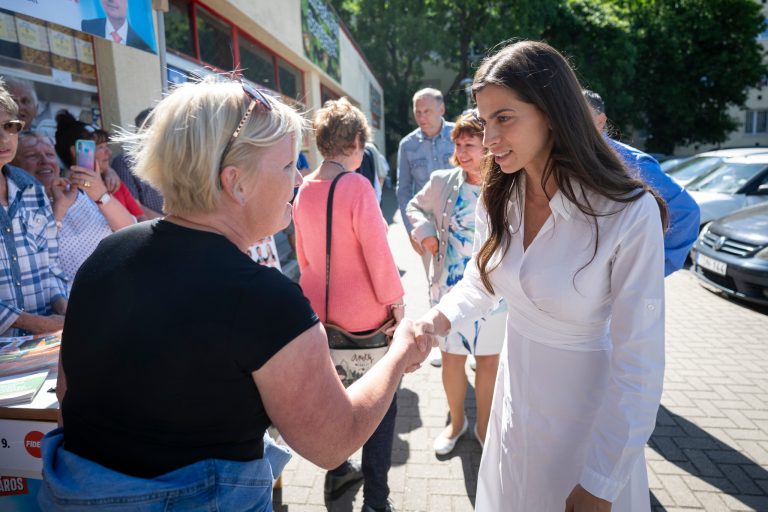 Szentkirályi Alexandra: Karácsony ostobának nézi a budapestieket