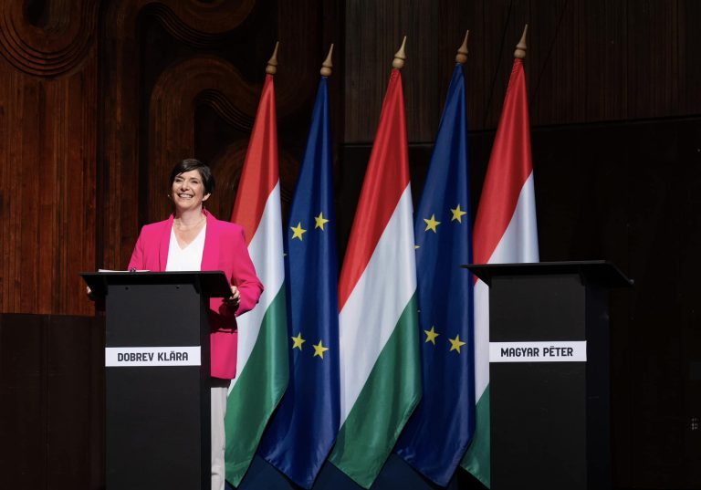 Dobrev Klára jobboldalinak nevezte Magyar Péter pártját, ami a Fidesz győzelmét segíti
