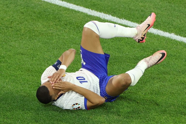 Mbappé arcmaszkban lépett pályára a francia válogatottban (fotó)