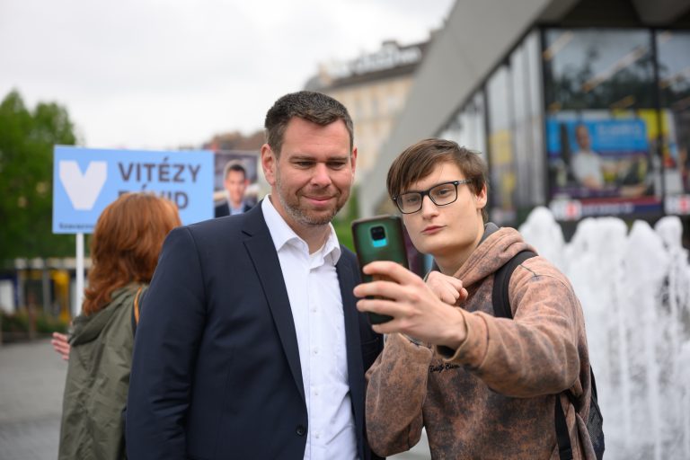 Vitézy Dávid várja, hogy Magyar Péter támogatói rá szavazzanak