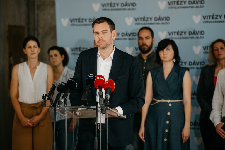 Pillanatok alatt kiszúrták Vitézy Dávidot a Kisföldalattin