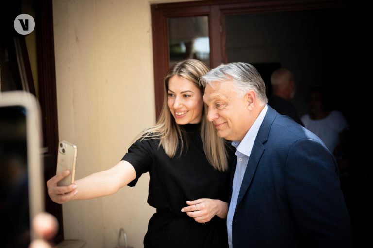Valaki szelfi helyett csak kezet akart fogni Orbán Viktorral (videó)