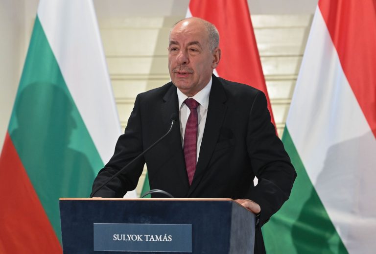 A magyar köztársasági elnök nem vesz részt a keleti NATO-országok találkozóján
