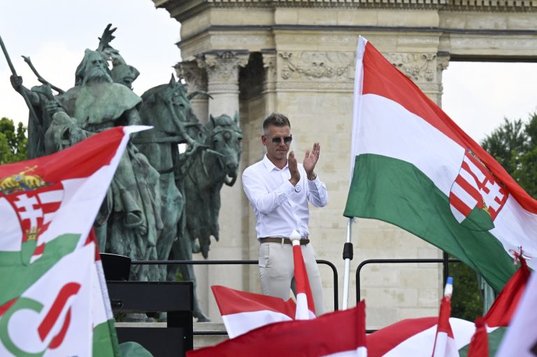 Magyar Péter elárulta, miért nem hord golyóálló mellényt