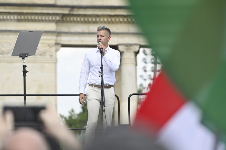 Élőben lehet kérdezni Magyar Pétertől a TikTokon a magyar meccs után